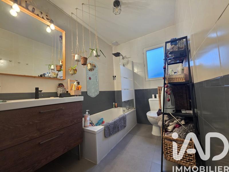 Maison - 99 m² - 5 pièces