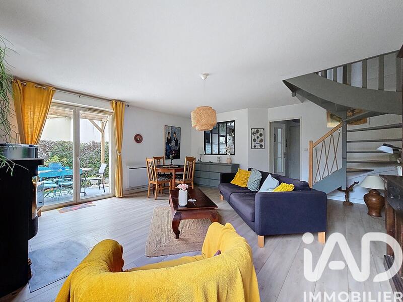 Maison - 96 m² - 5 pièces