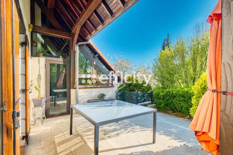 Maison - 200 m² - 8 pièces