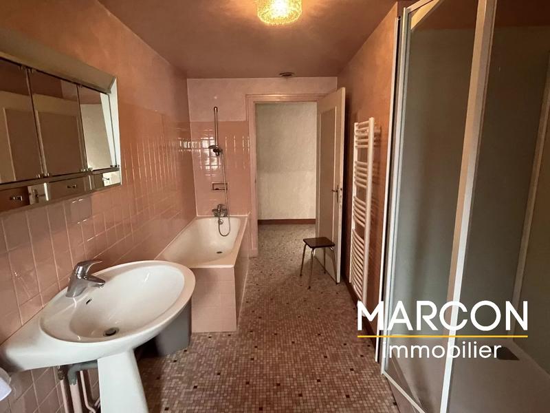 Maison - 230 m² - 10 pièces