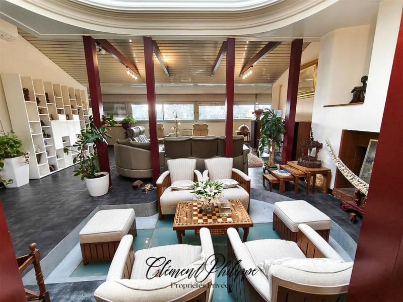 Appartement - 241 m² - 6 pièces