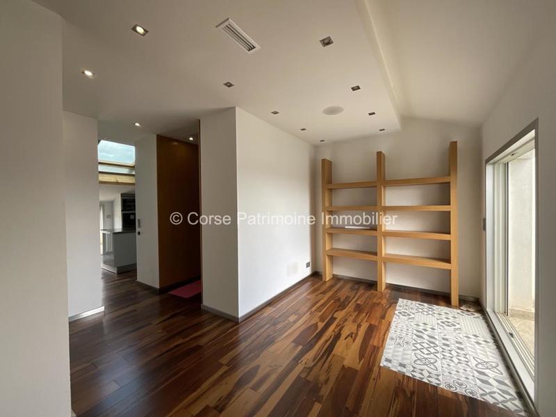 Appartement - 125 m² - 5 pièces