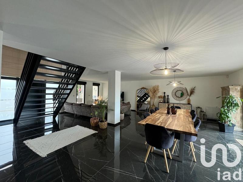 Maison de maîtres - 212 m² - 10 pièces