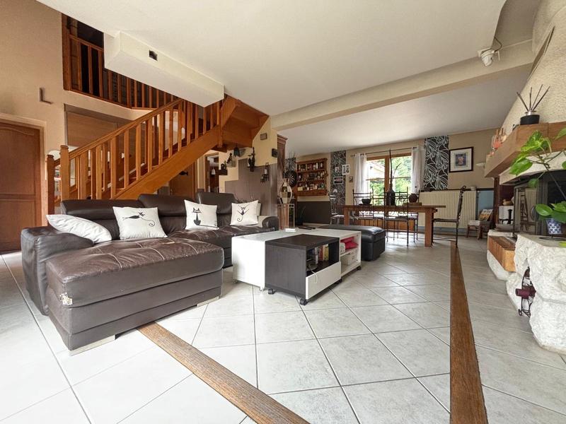 Maison - 161 m² - 8 pièces