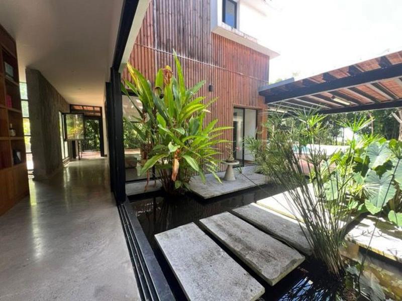 Villa - 395 m² - 9 pièces