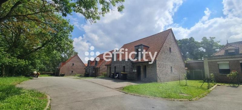 Maison - 954 m² - 40 pièces