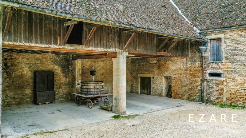 Maison ancienne - 1 200 m² - 20 pièces