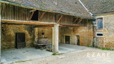 Maison ancienne - 1 200 m² - 20 pièces