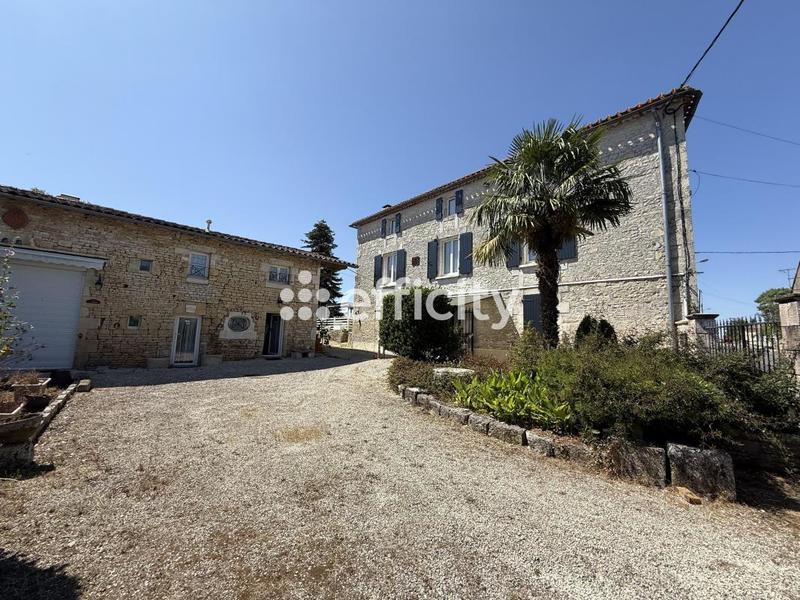 Maison - 325 m² - 13 pièces