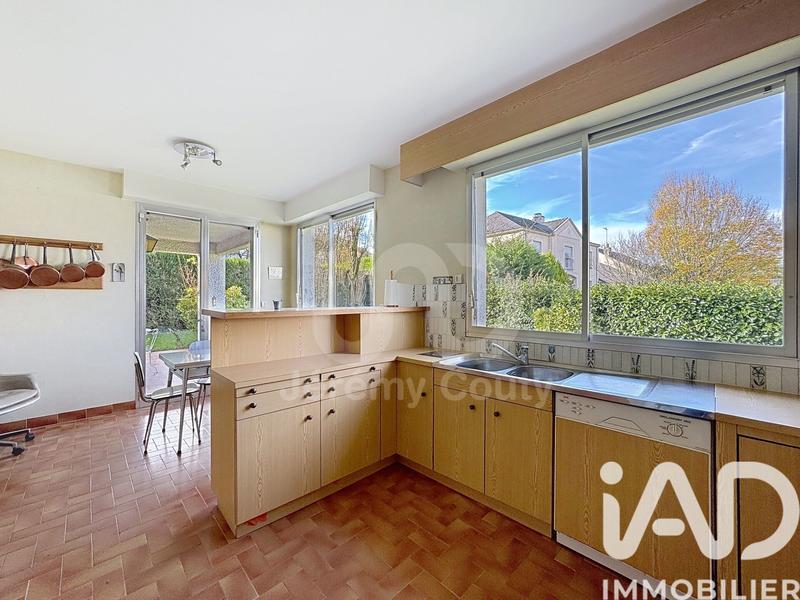 Maison - 239 m² - 9 pièces