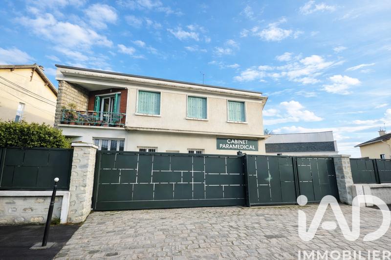 Maison - 250 m² - 8 pièces