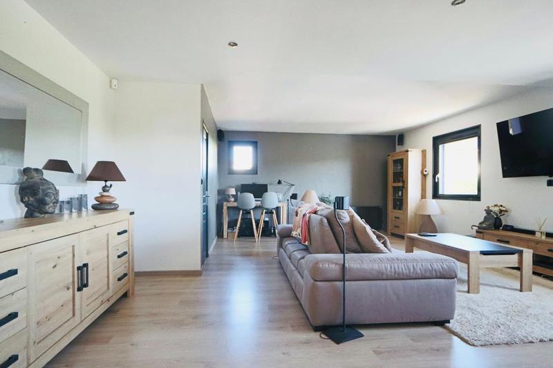 Maison - 210 m² - 7 pièces