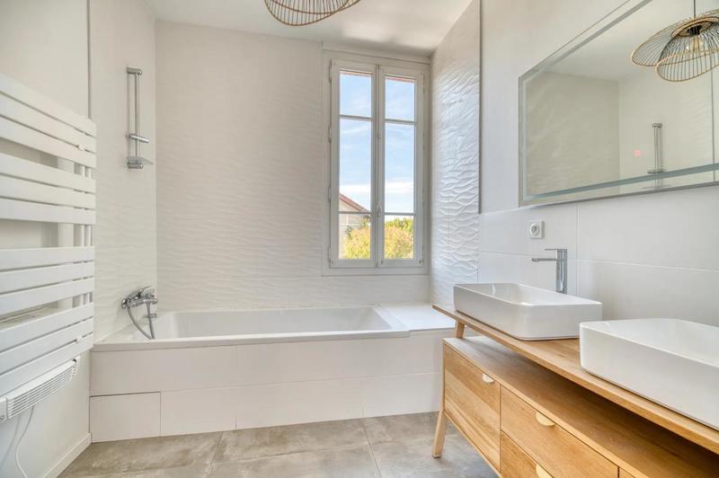 Maison - 255 m² - 7 pièces