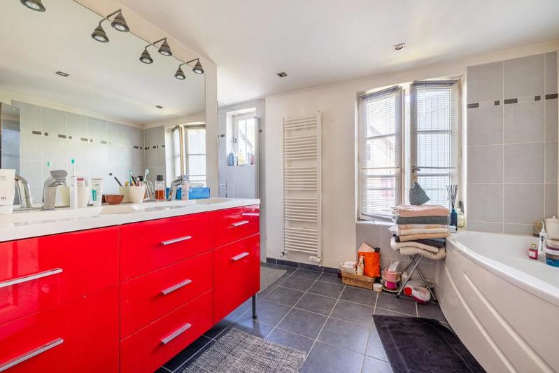 Maison - 207 m² - 8 pièces