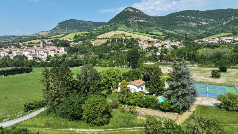 Maison - 247 m² - 9 pièces