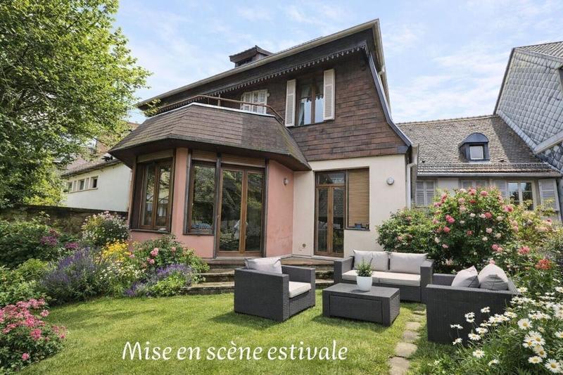 Maison - 258 m² - 6 pièces