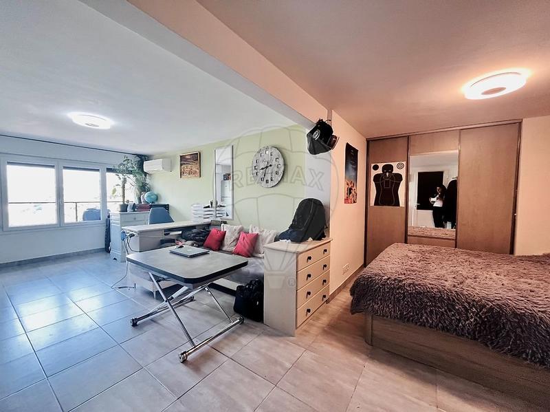 Propriété - 213 m² - 9 pièces