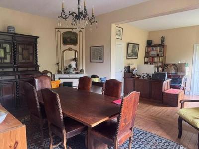 Maison - 230 m² - 10 pièces