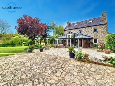 Maison en pierre - 178 m² - 9 pièces