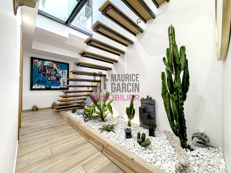 Maison - 205 m² - 5 pièces