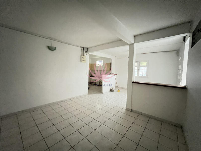 Maison - 330 m² - 13 pièces