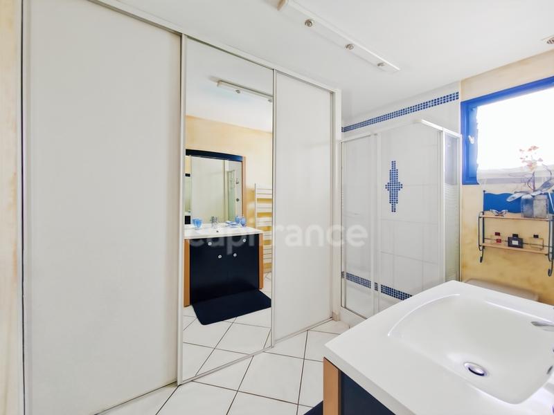 Maison - 250 m² - 8 pièces