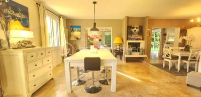 Propriété - 230 m² - 8 pièces