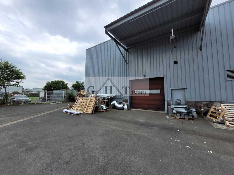 Entrepôt - 1 423 m²