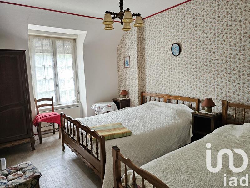 Maison - 230 m² - 9 pièces