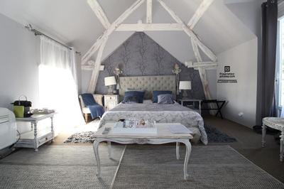 Maison - 1 000 m² - 18 pièces