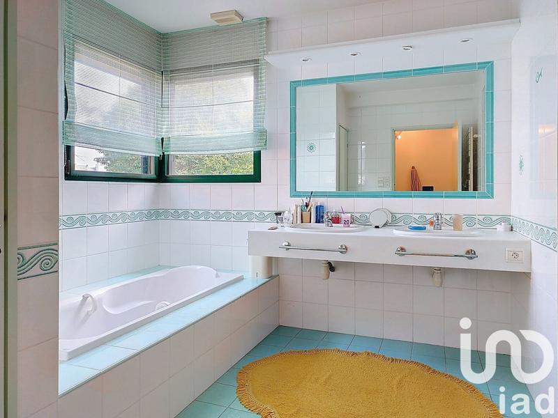 Maison - 227 m² - 8 pièces