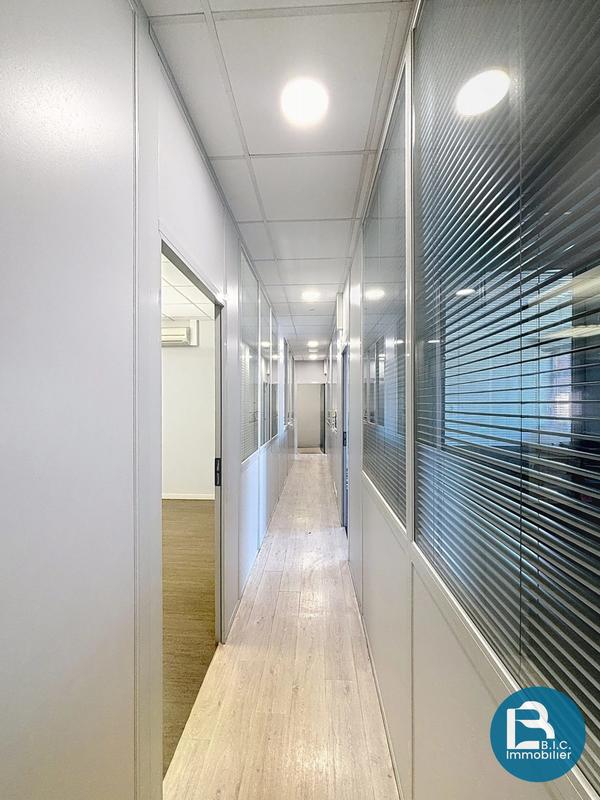 Bureau - 252 m² - 12 pièces