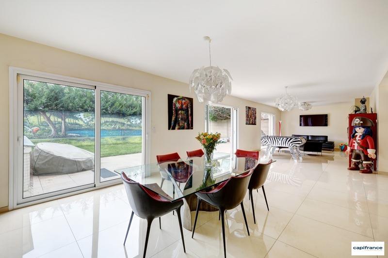 Maison de ville - 240 m² - 7 pièces