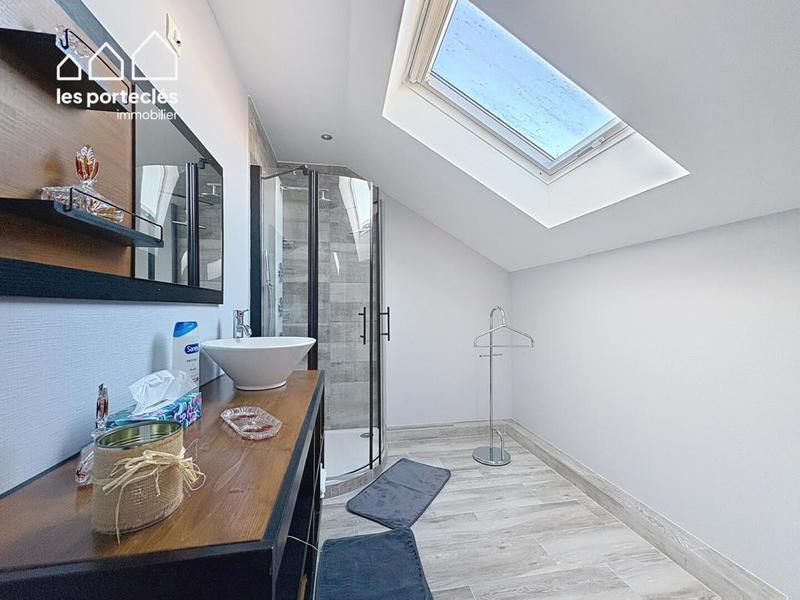 Maison - 214 m² - 4 pièces