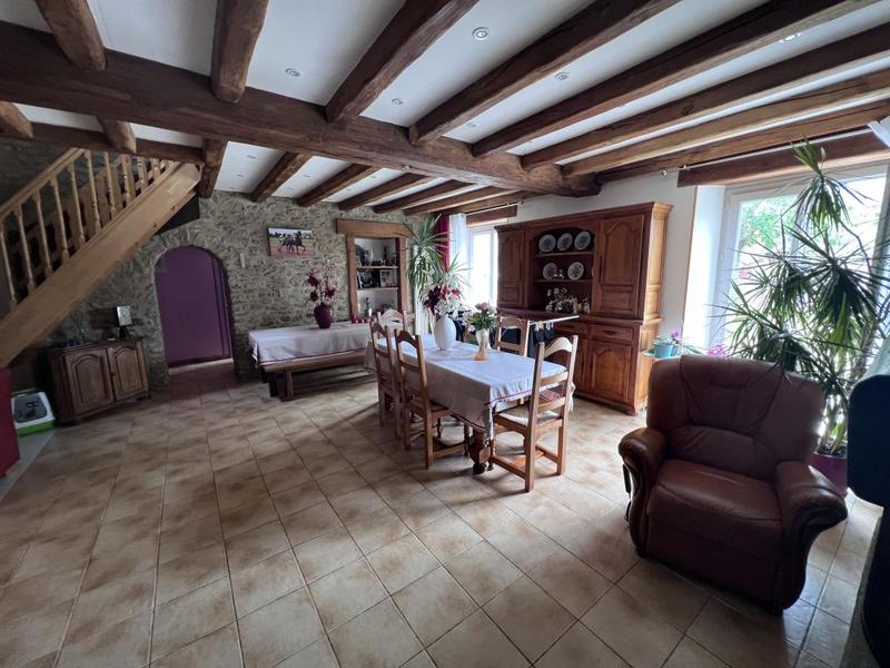 Demeure - 305 m² - 8 pièces