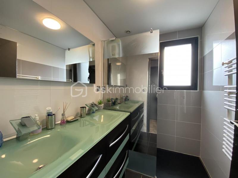 Maison traditionnelle - 260 m² - 8 pièces