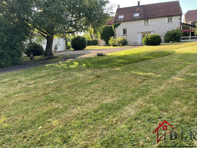 Maison - 216 m² - 8 pièces