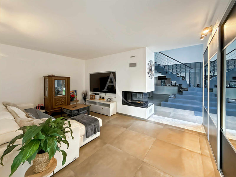 Maison - 211 m² - 8 pièces