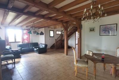 Maison - 166 m² - 8 pièces