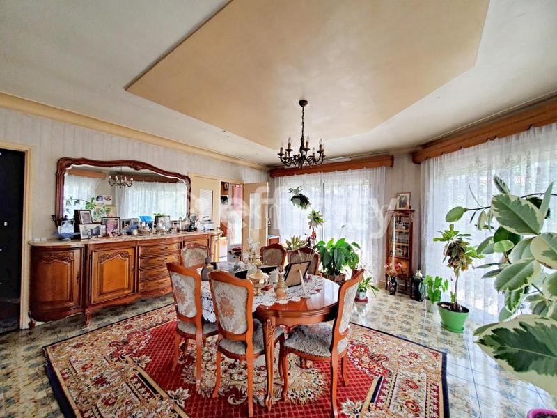 Maison - 210 m² - 8 pièces