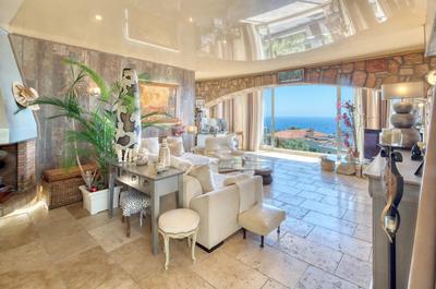 Villa - 347 m² - 9 pièces