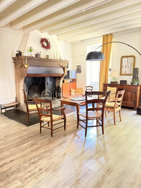 Corps de ferme - 240 m² - 8 pièces