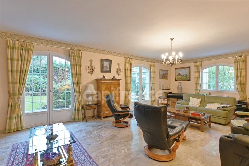 Maison bourgeoise - 225 m² - 9 pièces
