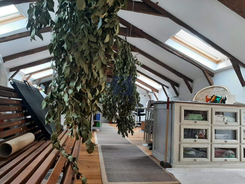 Maison - 213 m² - 8 pièces