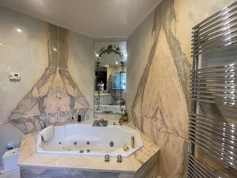 Maison - 235 m² - 6 pièces