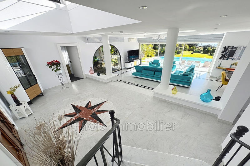 Maison - 230 m² - 4 pièces