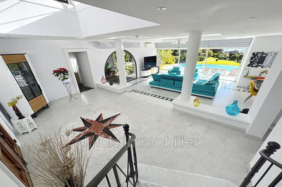 Maison - 230 m² - 4 pièces