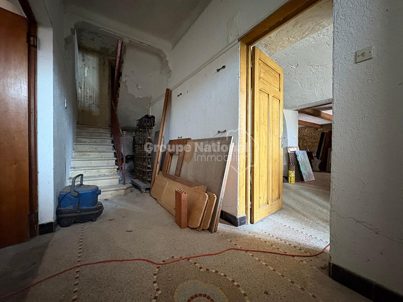 Maison - 930 m² - 30 pièces