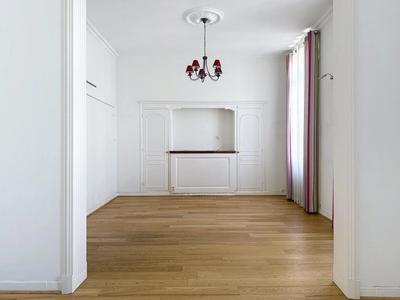 Studio - 135 m² - 5 pièces