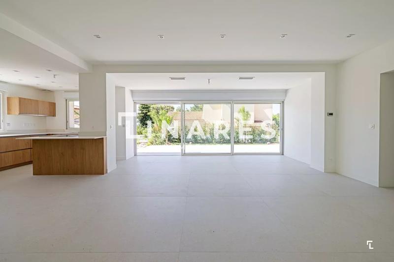 Maison - 196 m² - 6 pièces